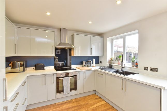 Churchwood Drive Tangmere, Chichester photo 5