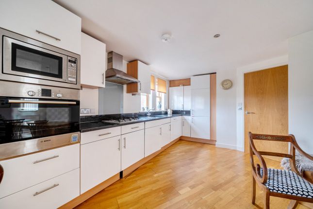 7 Kenmore House, 47B, Boundaries Road, London photo 2