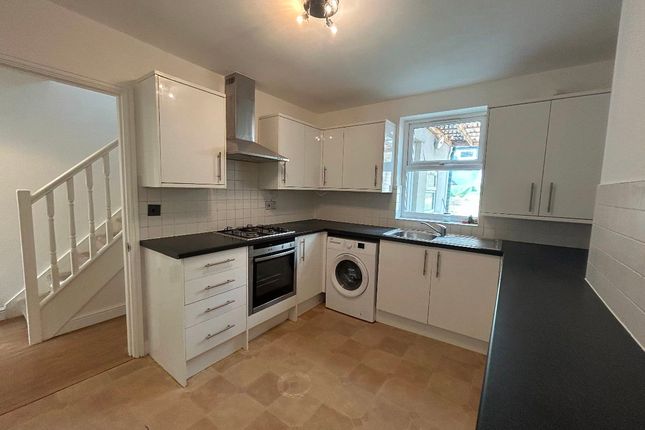 188 Congleton Grove, Woolwich photo 3