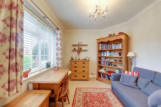 57, The Plantation, Worthing photo 4