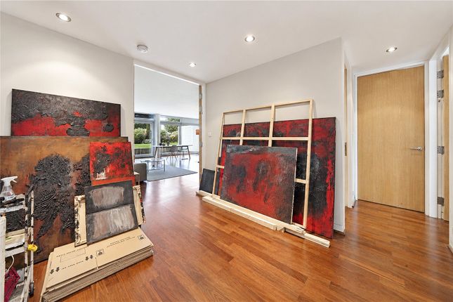 Apartment C1 Montevetro, 100, Battersea Church Road, London photo 3