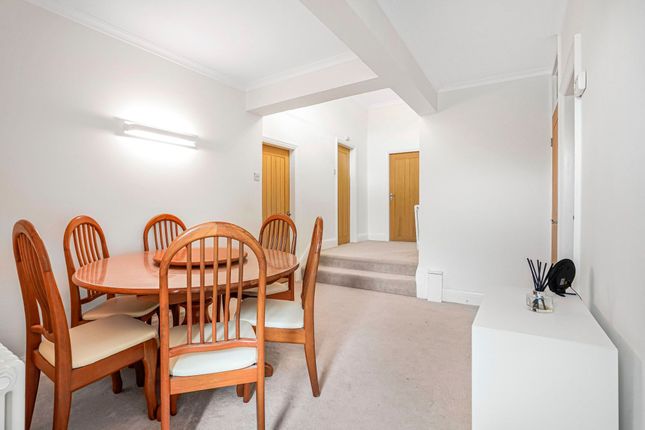 Flat 2, 1 Bank View, Leeds photo 3