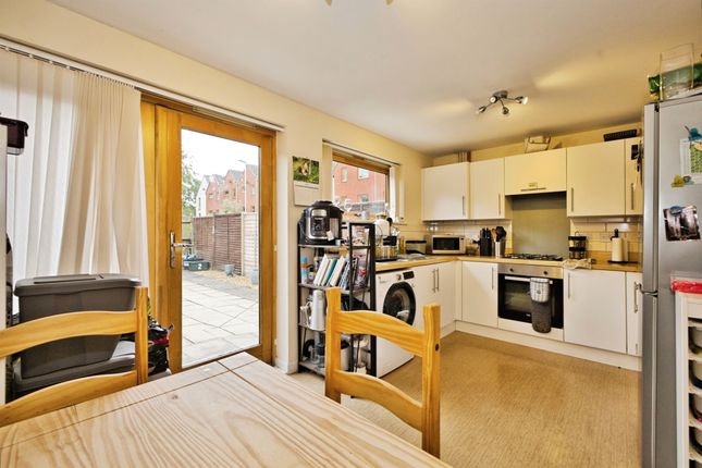 4, Clipper Court, Street photo 4