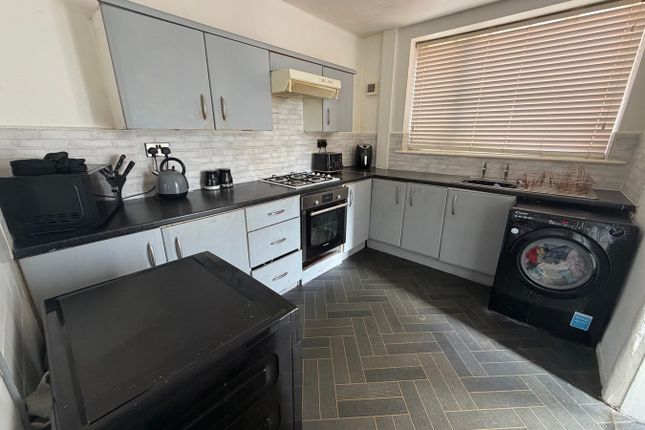 28, Woodley Avenue, Manchester photo 4