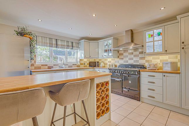 30, Laburnum Way, Rayleigh photo 2