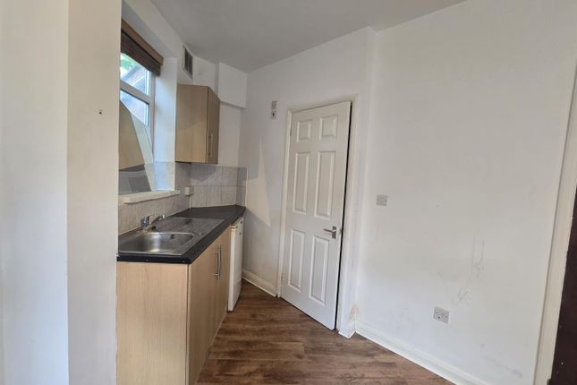 61, Elfrida Crescent, London photo 4
