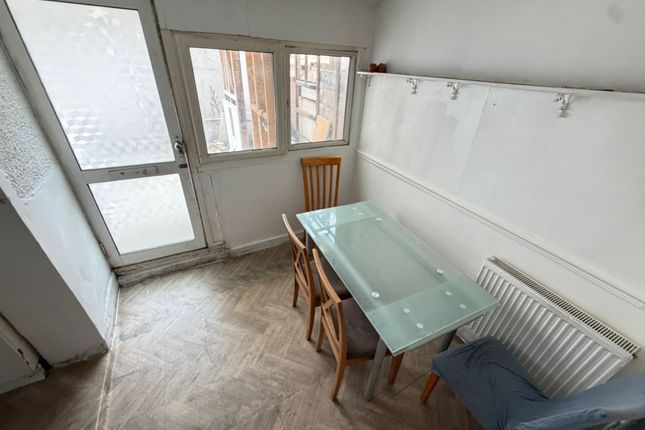 6 Cave Road, Cave Road, London photo 3
