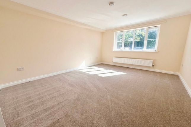 Flat 4, Locksley Grange, Torquay photo 3