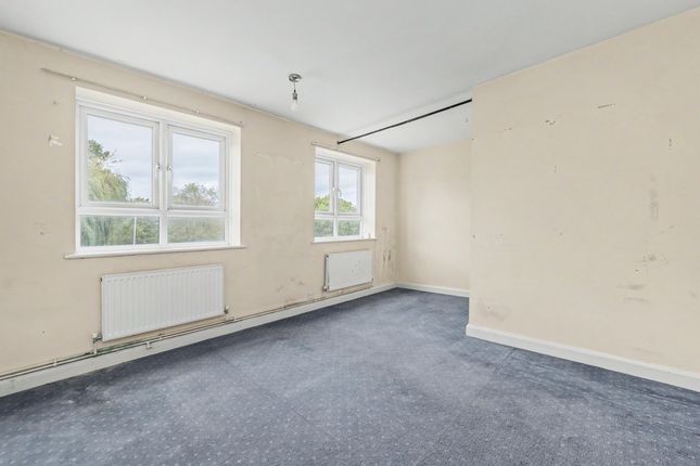 7, Northolt photo 2