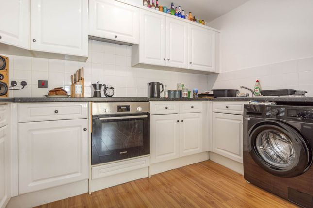 Flat 4, Wood Avens Way, Wymondham photo 4