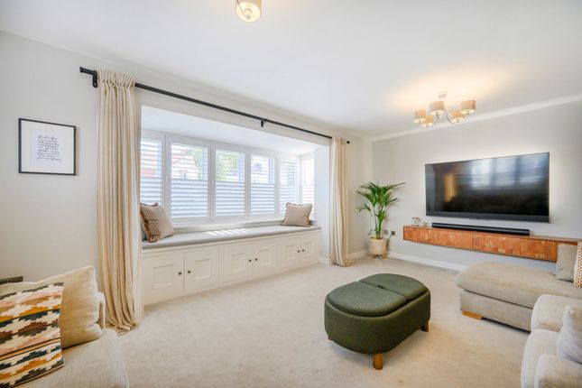 19 Culver Grove, Wokingham photo 3