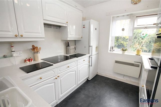 Flat 26, Rowan Mead,, Henbit Close, Surrey photo 2