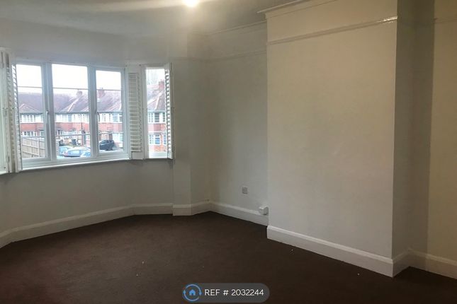 Thumbnail Flat to rent in St. Ronnans, Finchley Central