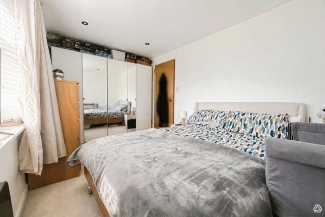 2, Townsend Close, Berkshire photo 5