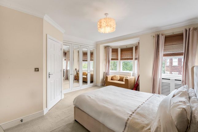 33, Thornbury Avenue, Leeds photo 4