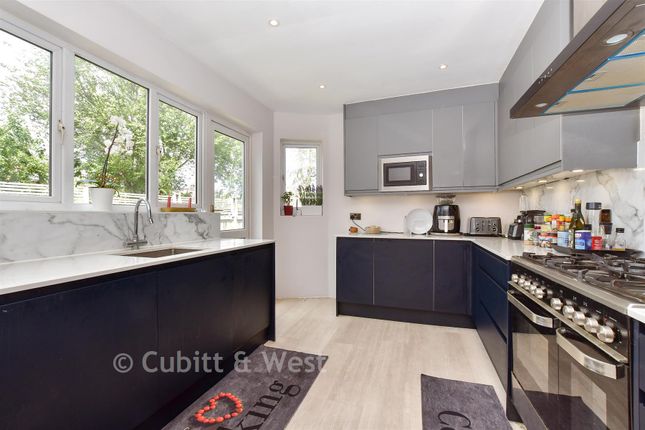 6-bed semi-detached on 129, Springfield Avenue, London, £875,000