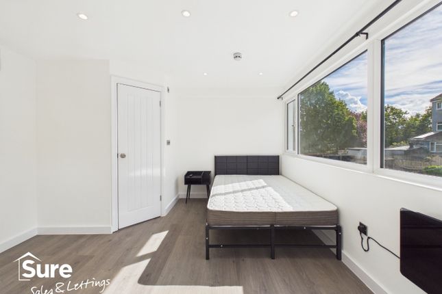 Room 4 - 14 The Wye, Hemel Hempstead, Hertfordshire photo 3