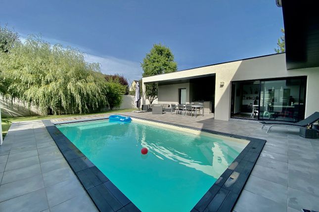 Thumbnail Detached house for sale in Thouare-Sur-Loire, Pays-De-La-Loire, 44000, France