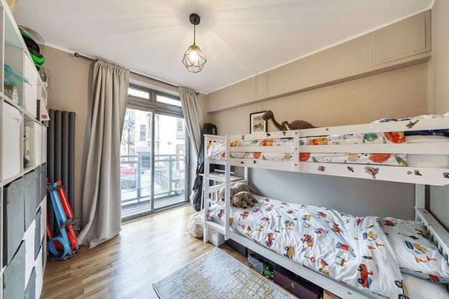 Flat for sale in Tanner Street, London