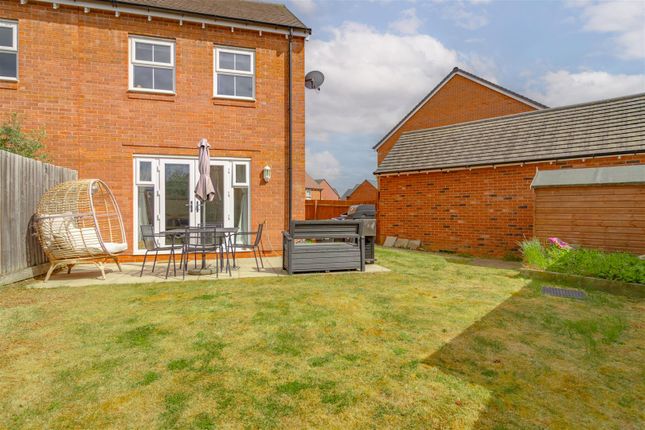 11, Nelson Way, Southam photo 3
