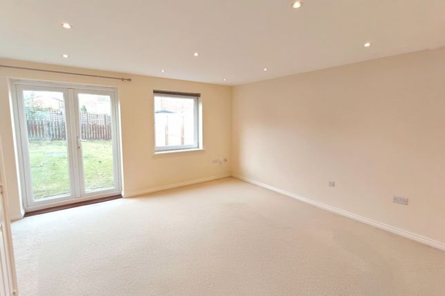 1 Kellett Close, Washington photo 2