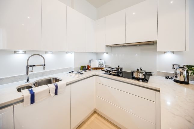 Flat 8, Palace Wharf, Rainville Road, London photo 4
