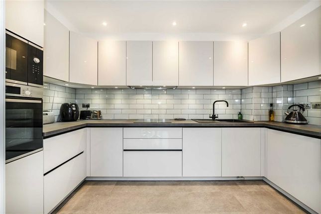 Flat 20, Admiral House, 20, Manor Road, Teddington photo 3