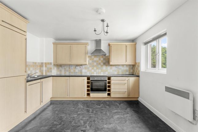 Flat 14, The Cedars,, Cedar Avenue, Hazlemere photo 4