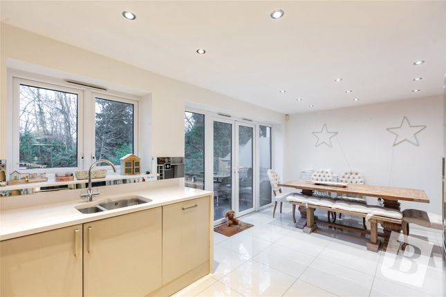 7, Watlington Gardens, Brentwood photo 2