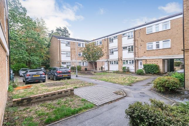 2-bed flat on 21, Cunworth Court, BRACKNELL, £120,000