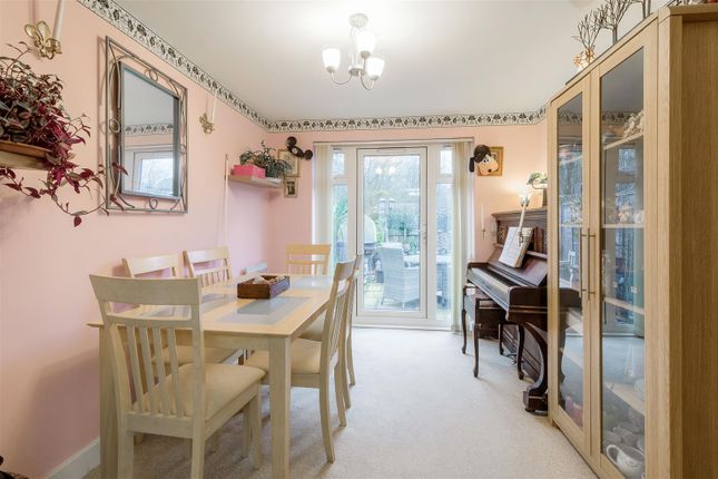 10, Goodwin Close, Wellingborough photo 3