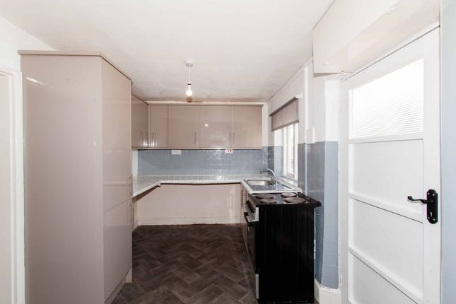 2 Sycamore Lane, Chesterfield photo 2