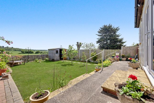 42 Brackendale Avenue, Basildon, Essex photo 4