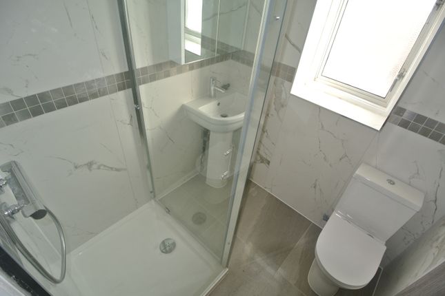 28 Shroffold Road, Bromley photo 3