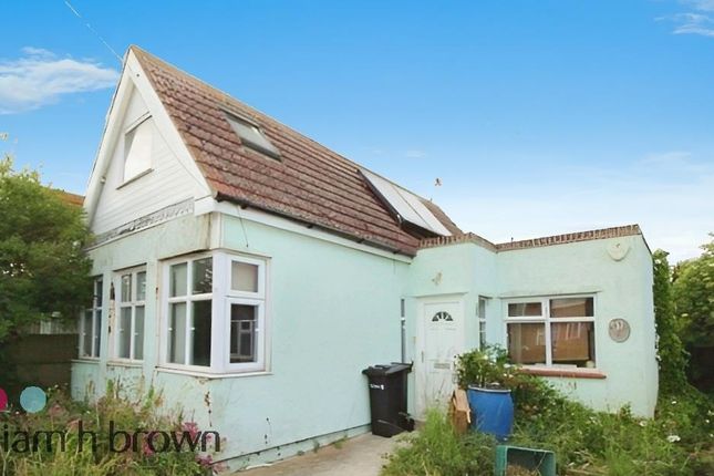 Thumbnail Bungalow to rent in Broadway, Jaywick, Clacton-On-Sea