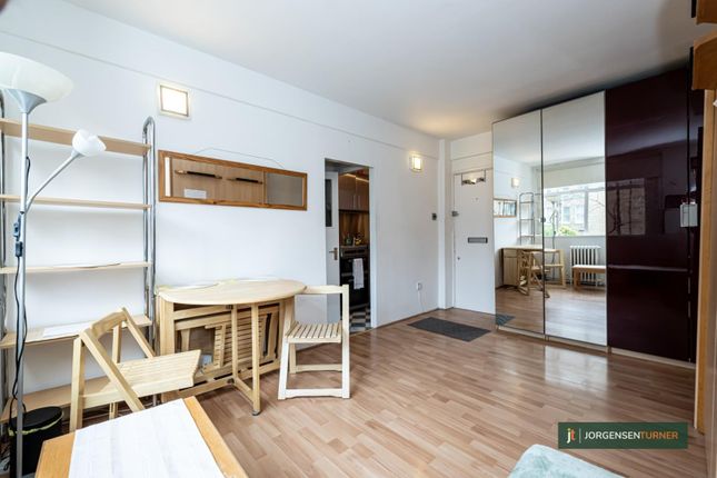 Flat 22 Romney Court, Shepherds Bush Green, London photo 4