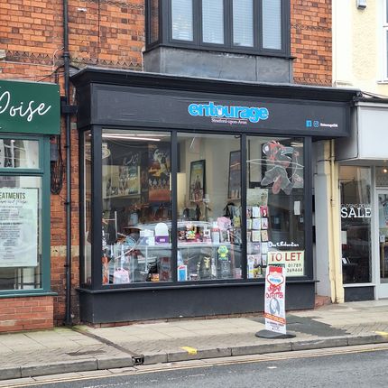 Retail premises to let in Greenhill Street, Stratford-Upon-Avon