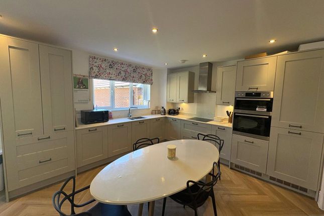 5, Farrier Drive, Hampshire photo 3