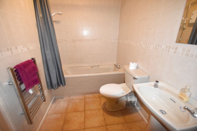 Flat 4 Burns Place,, Coxford Close, Southampton photo 5