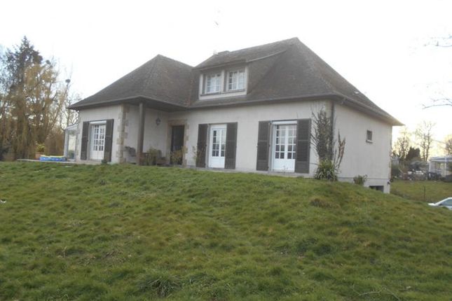 Detached house for sale in Saint-Hilaire-Du-Harcouet, Basse-Normandie, 50600, France