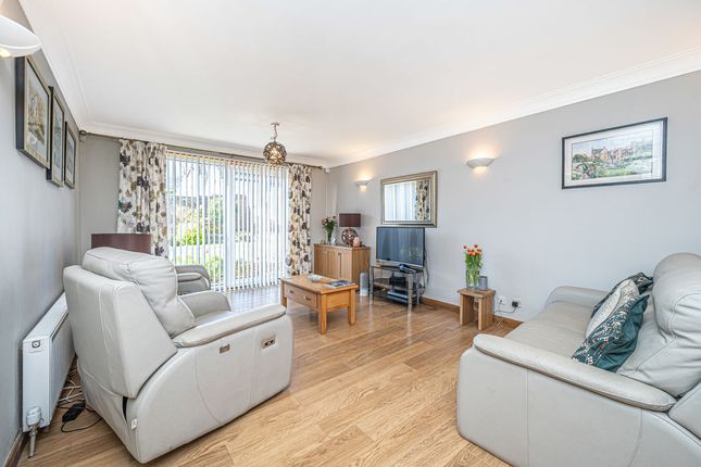 30, Longbraes Gardens, Kirkcaldy photo 3