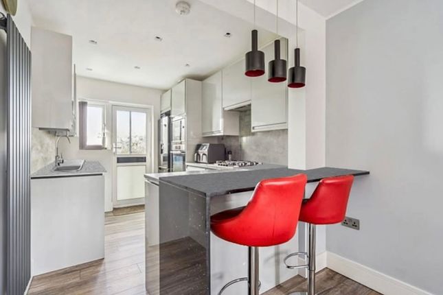 2-bed house on Lawrie Court, Kenton Lane, Harrow, £350,000