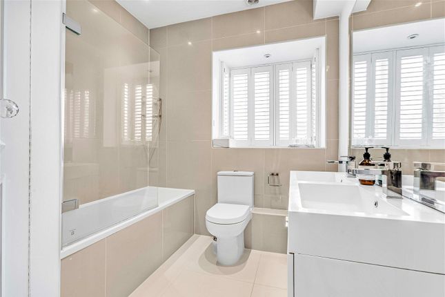 End terrace house for sale in Christchurch Road, London