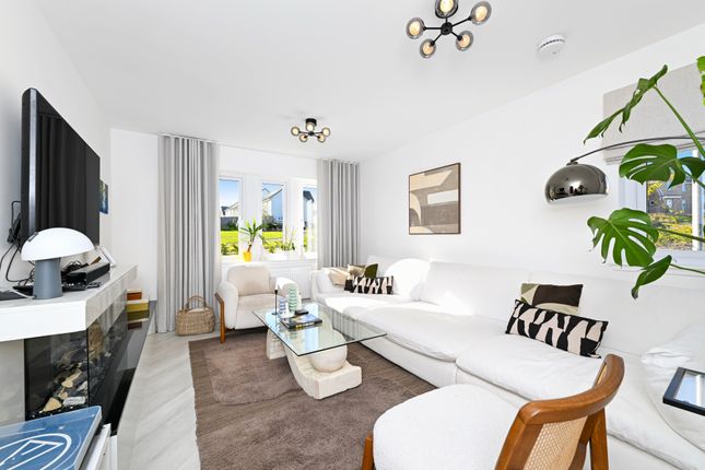 26, Beaton Drive, Winchburgh photo 2
