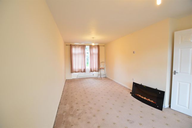 4, Tomlin Road, Slough photo 5