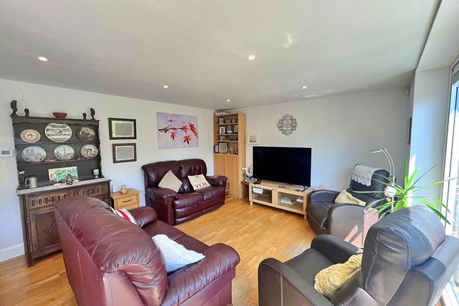 67, Ferrymead Avenue, Greenford photo 3