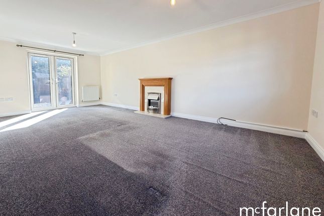 11 Thompson Court, Swindon photo 2