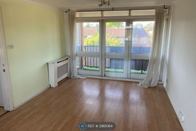Sandringham Court, Slough photo 4
