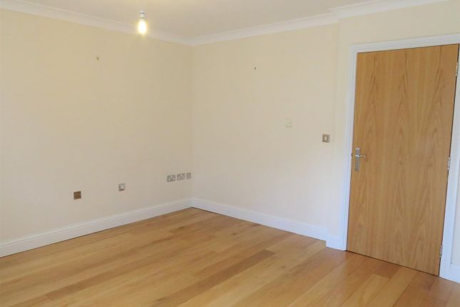 27, Palmerston Way, Hitchin photo 5