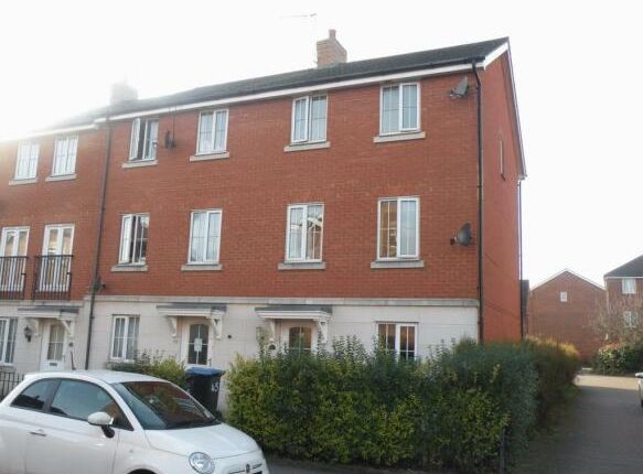 Thumbnail Terraced house for sale in Dragon Road, Hatfield